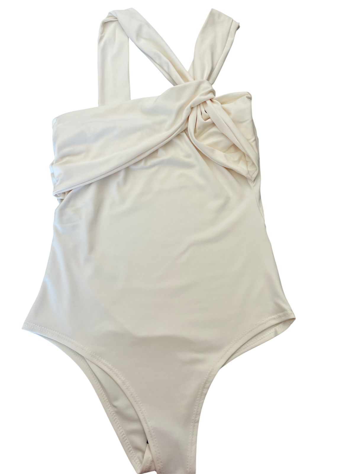 Body com detalhe de nó frontal